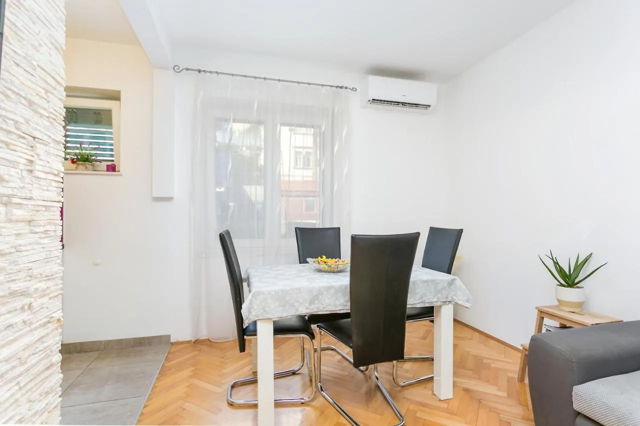 Apartments With Wifi Split - 21804