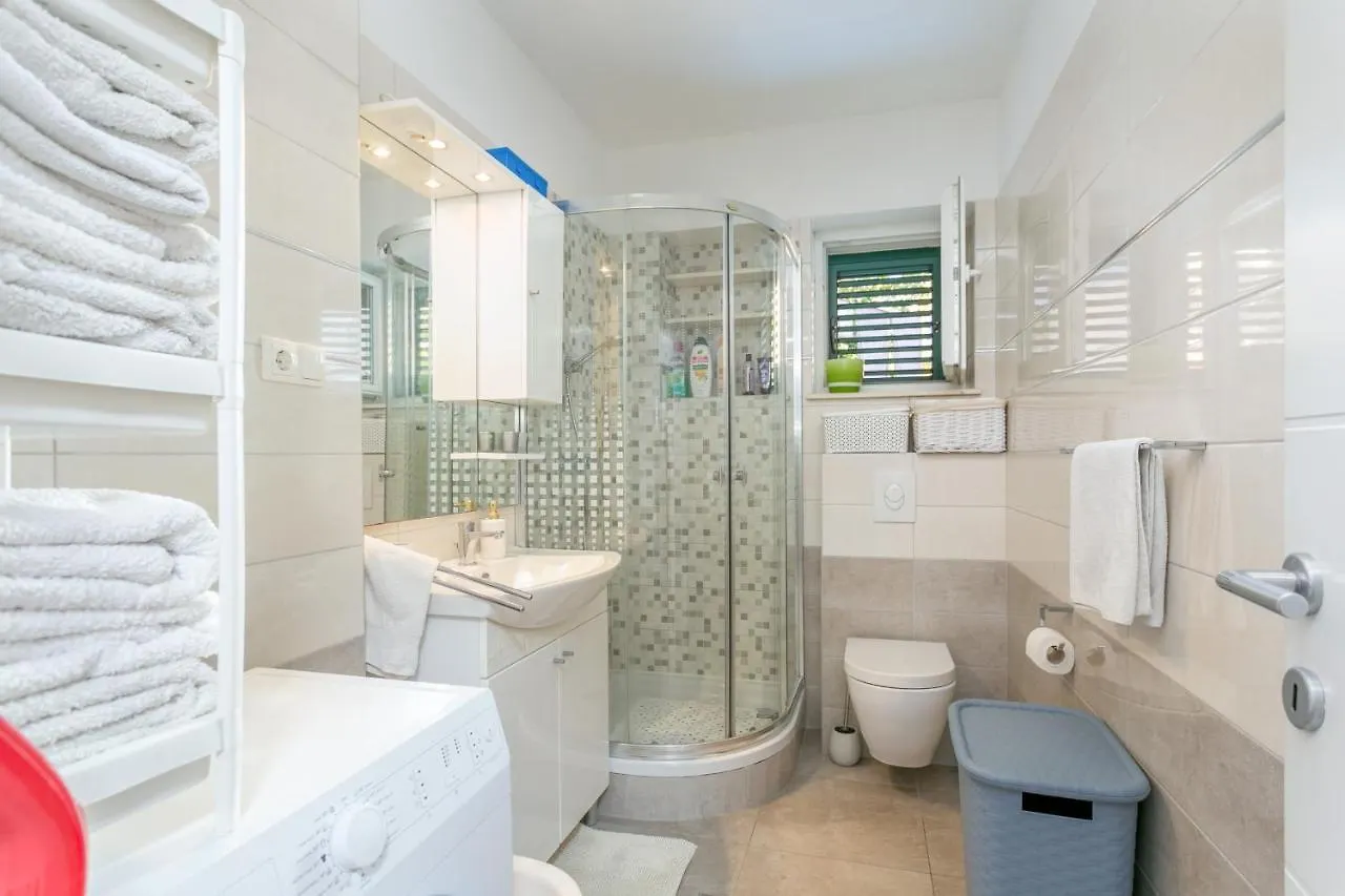 Apartments With Wifi Split - 21804 Croatia